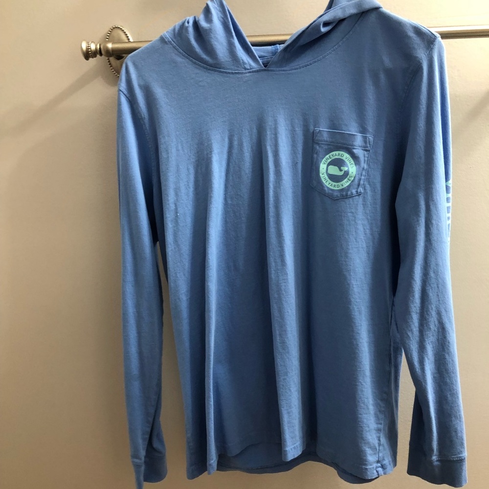blue vineyard vine hooded shirt